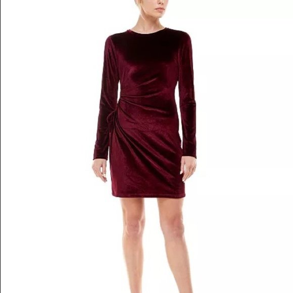 Speechless Juniors’ Side-Cutout Velvet Dress in Wine - Picture 3 of 9